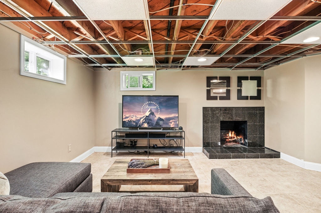 88 Haverhill Rd, Topsfield