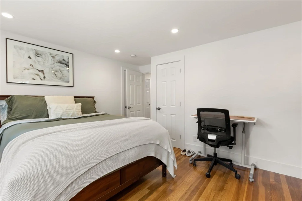 177 Faneuil St, Oak Square