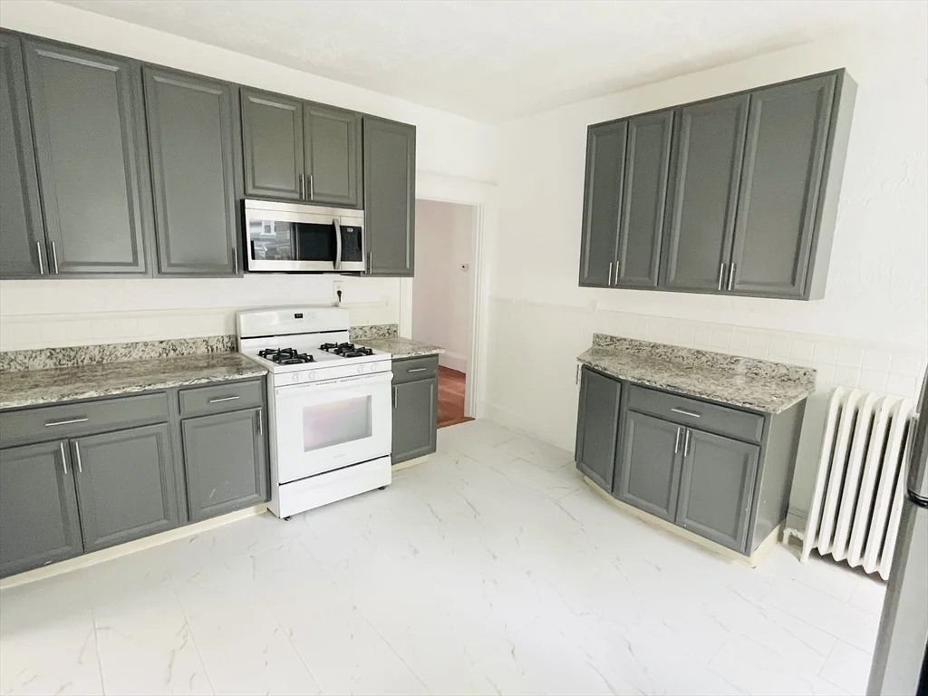 19 Beach Rd, Winthrop