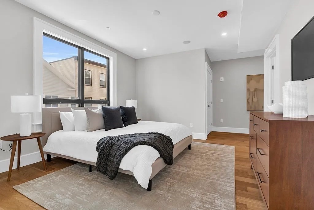 9 Glover Ct, South Boston