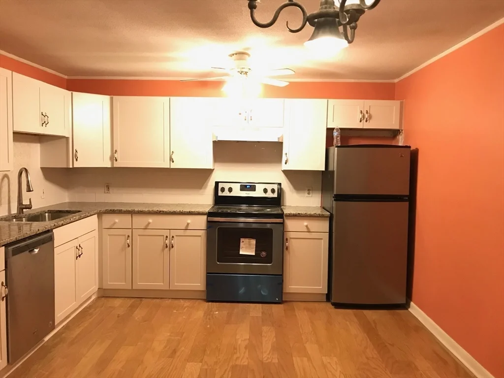 27 Alpine St, West End