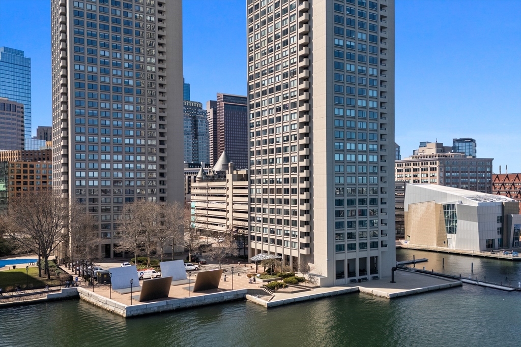 85 E India Row, Waterfront