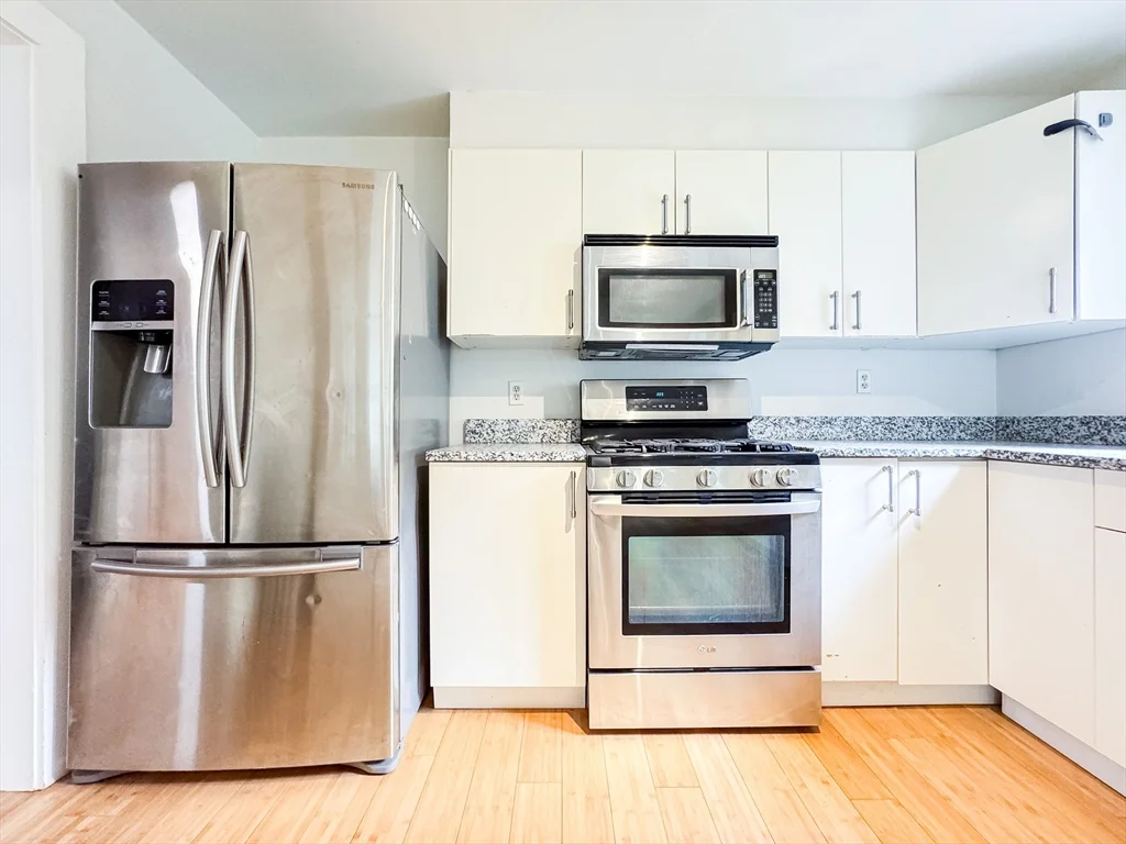 11 Maple Cir, Newton