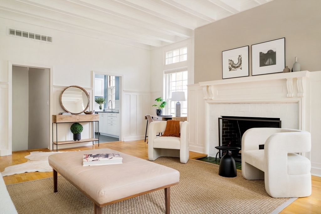 65 Glen Rd, Brookline Village