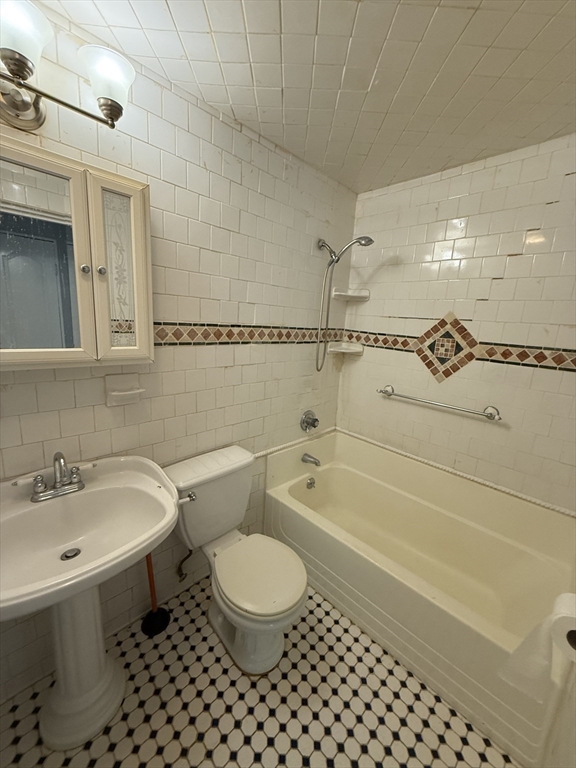 491 W Central St, Franklin