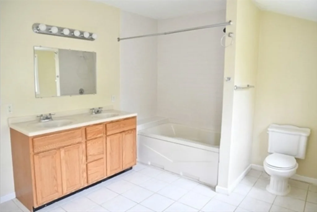 19 Collins Rd, Northborough