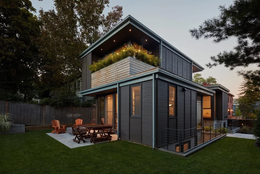 76 Holworthy St, Strawberry Hill