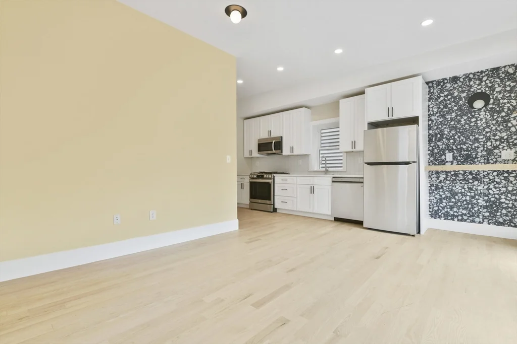 184 Paris, East Boston