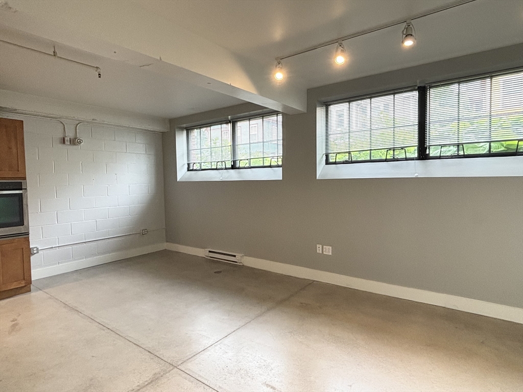 20 Sunnyside St, Jamaica Plain