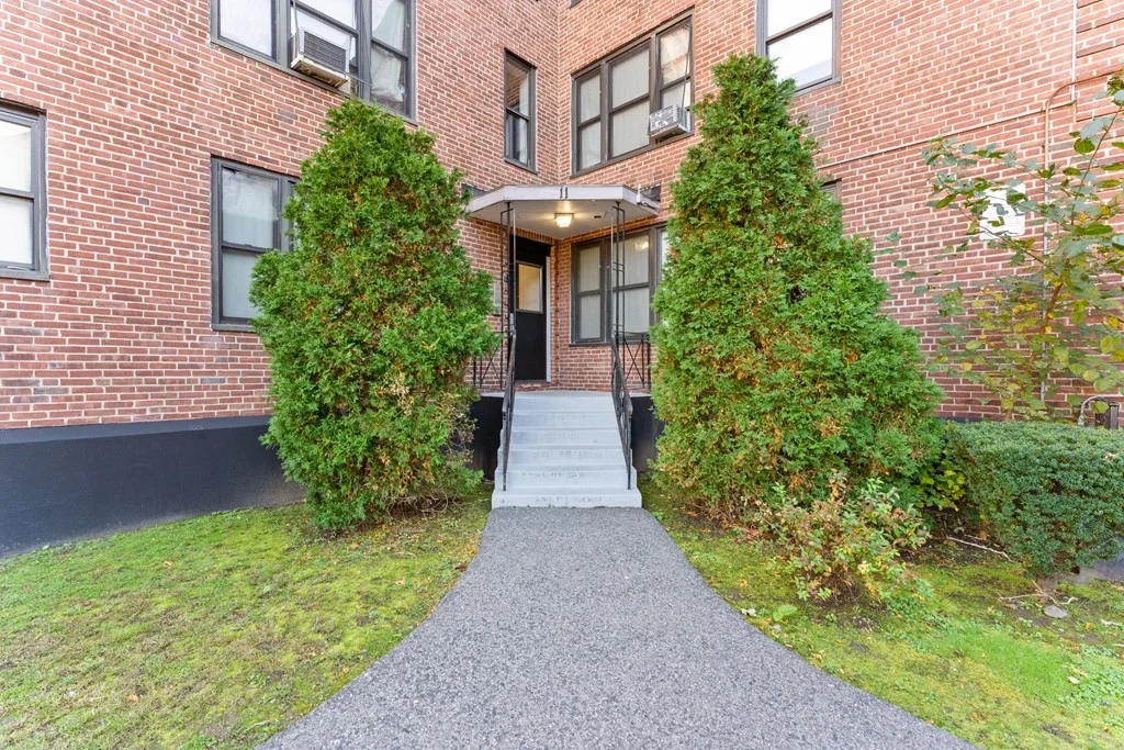 11 Victory Rd, Dorchester