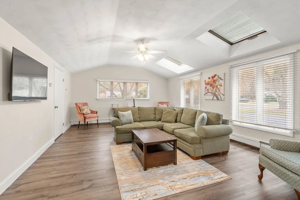 14 Corrine Dr, Framingham