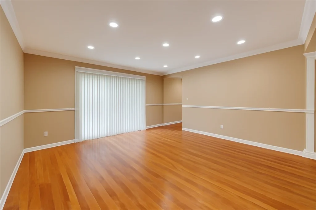 26 Beacon, Burlington