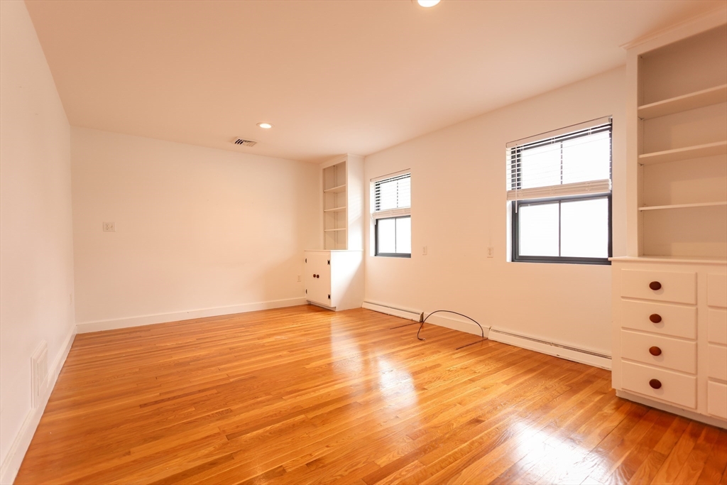 321 Nichols St, Norwood