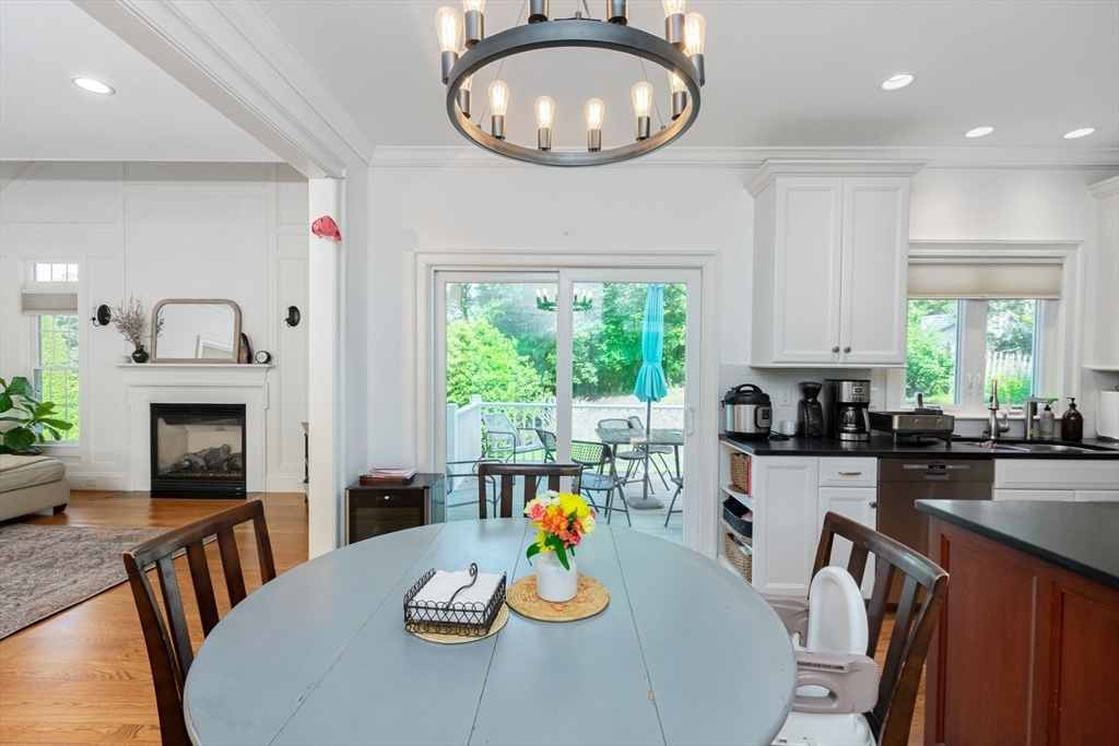 14 Brattle Ln, Arlington