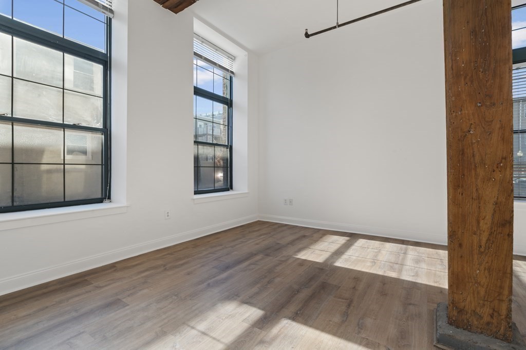 881 E 1st, South Boston