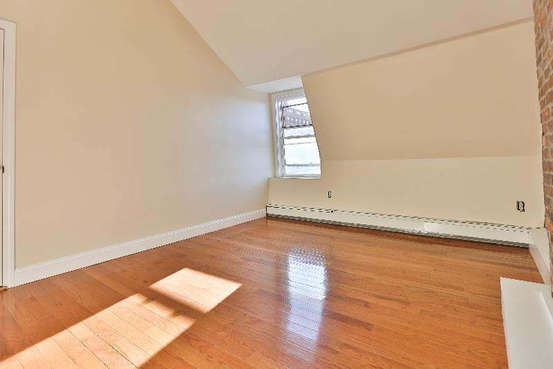 82 Bremen St, East Boston