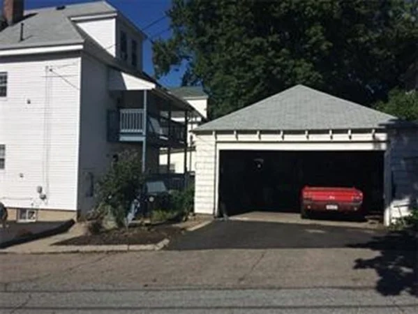 585 Main St, Watertown