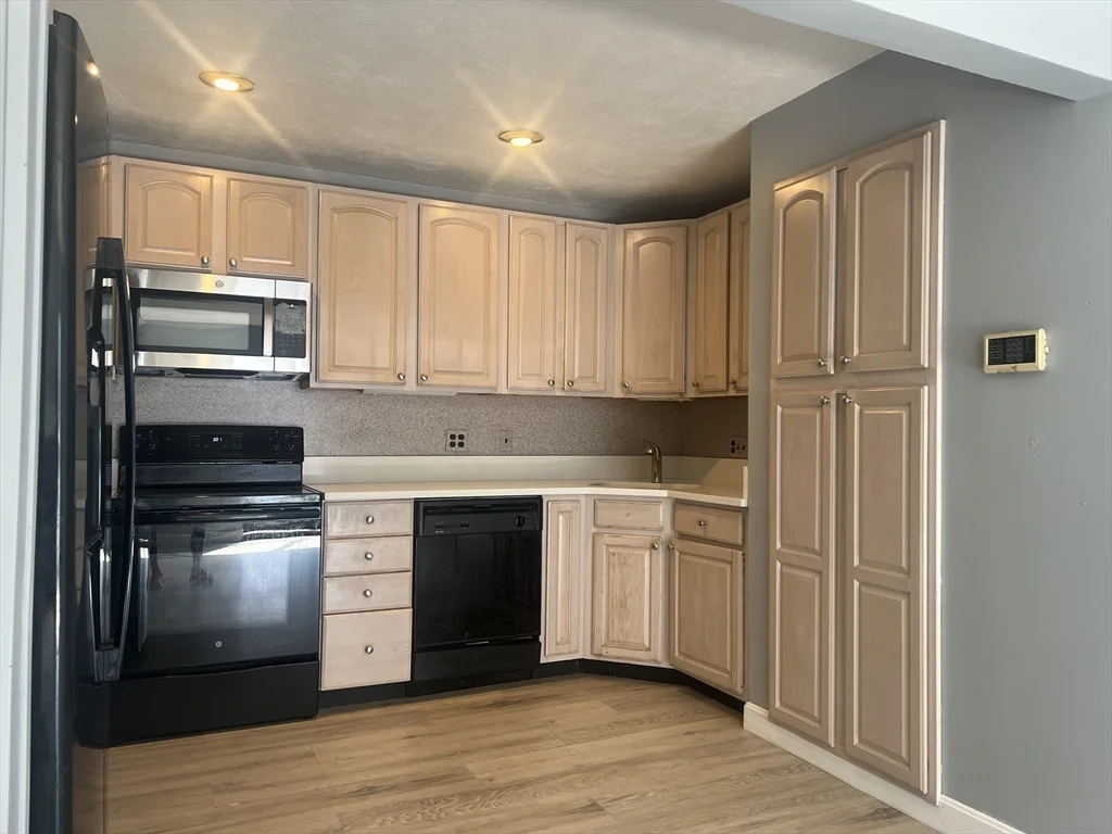 222 Winthrop Shore Dr, Winthrop