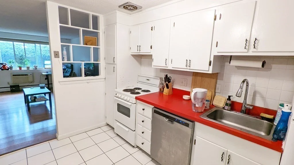 50 Green St, North Brookline