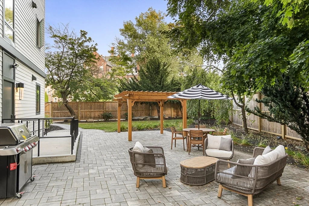 20 Kinmonth Rd, Waban