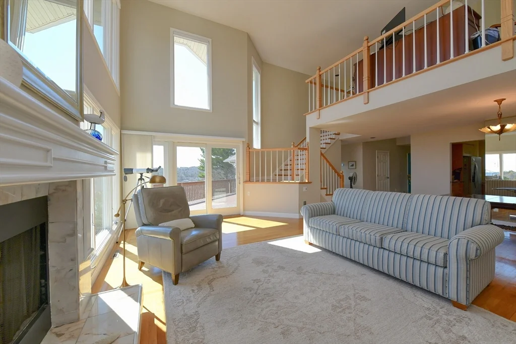4 Bittersweet Ln, Buzzards Bay
