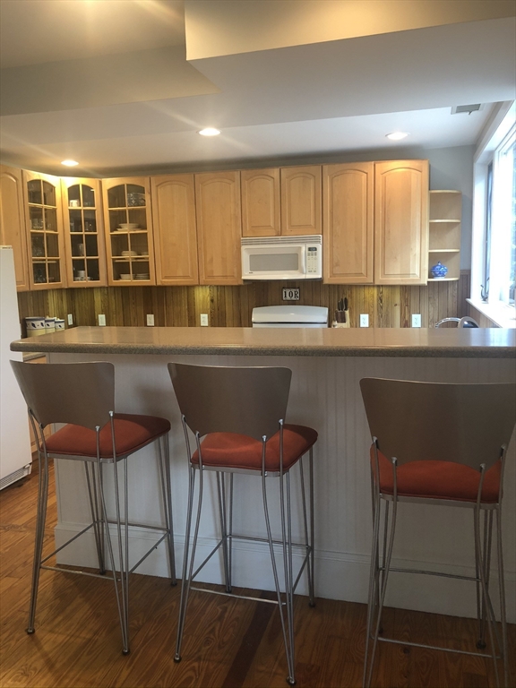 10 Wellesley Ave, Wellesley