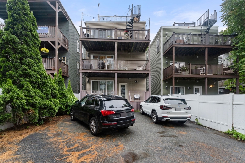 192 W 6th St, South Boston