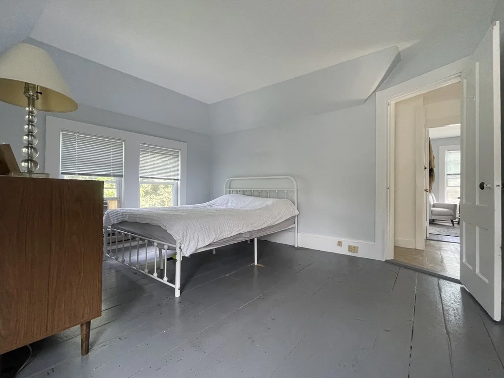 22 Cleveland Ave, Woburn