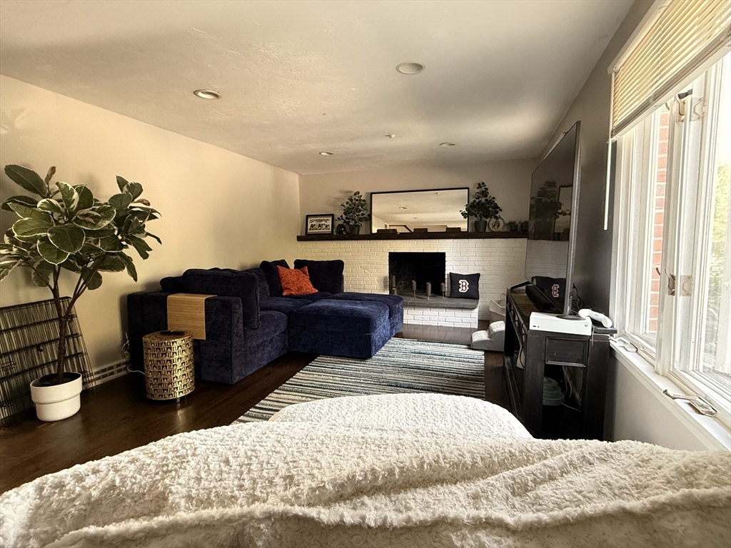 26 Hammond Pond Pkwy, Brookline