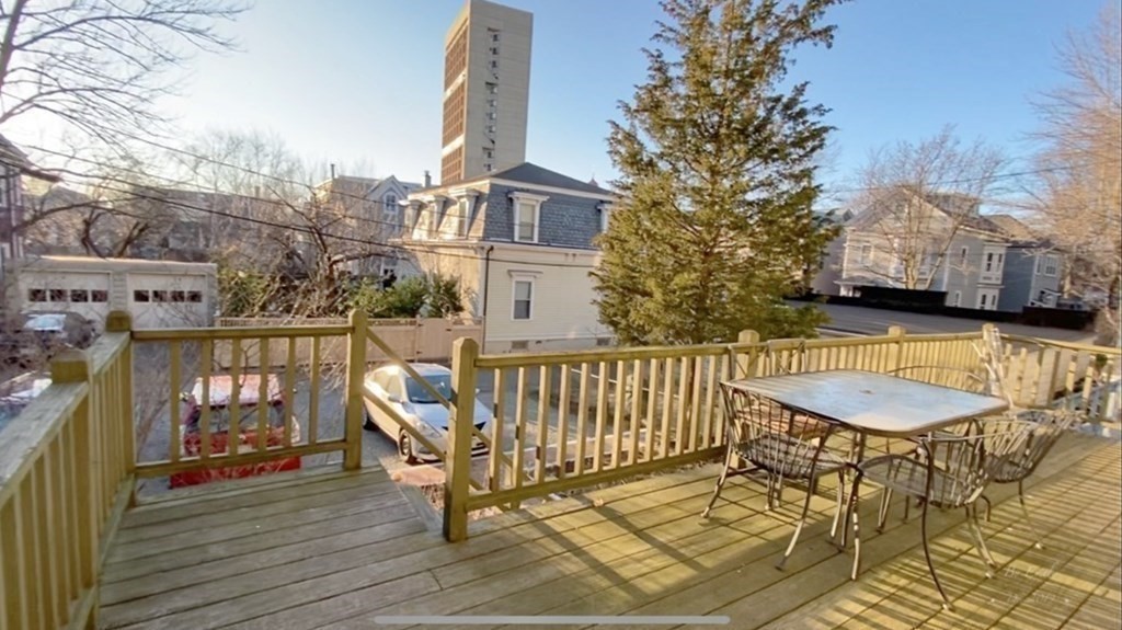 83 Putnam Ave, Riverside