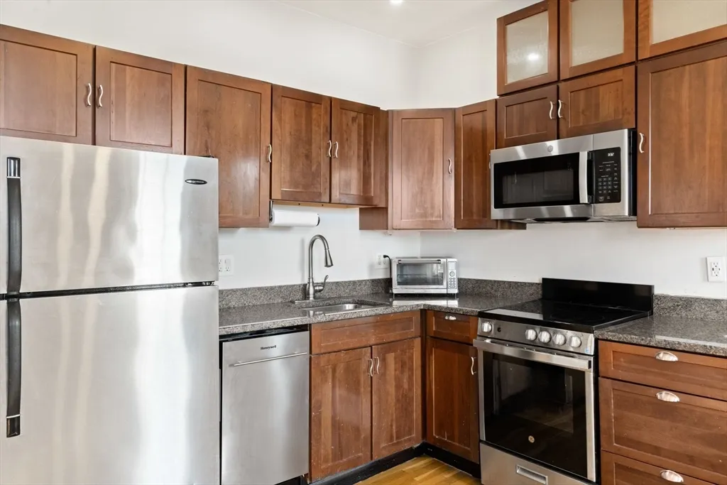 64 West Cedar St, Beacon Hill