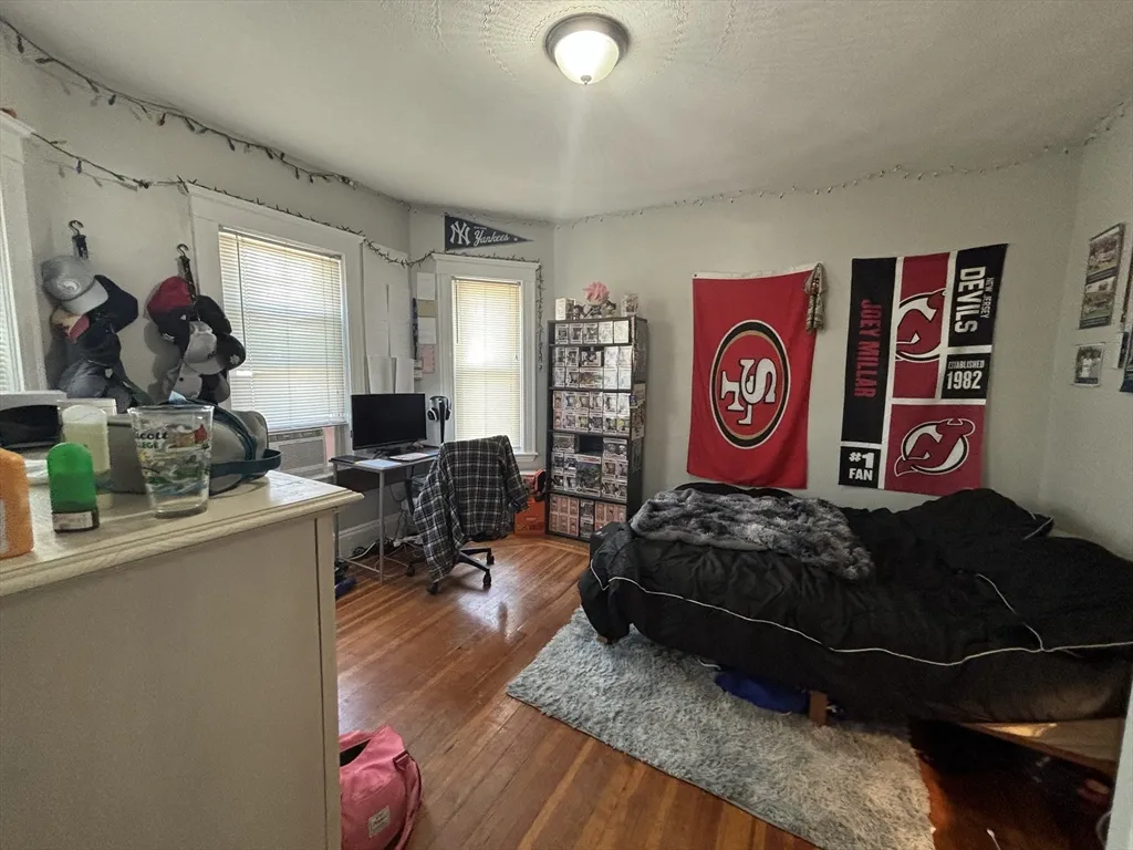 14 Belknap St, West Somerville