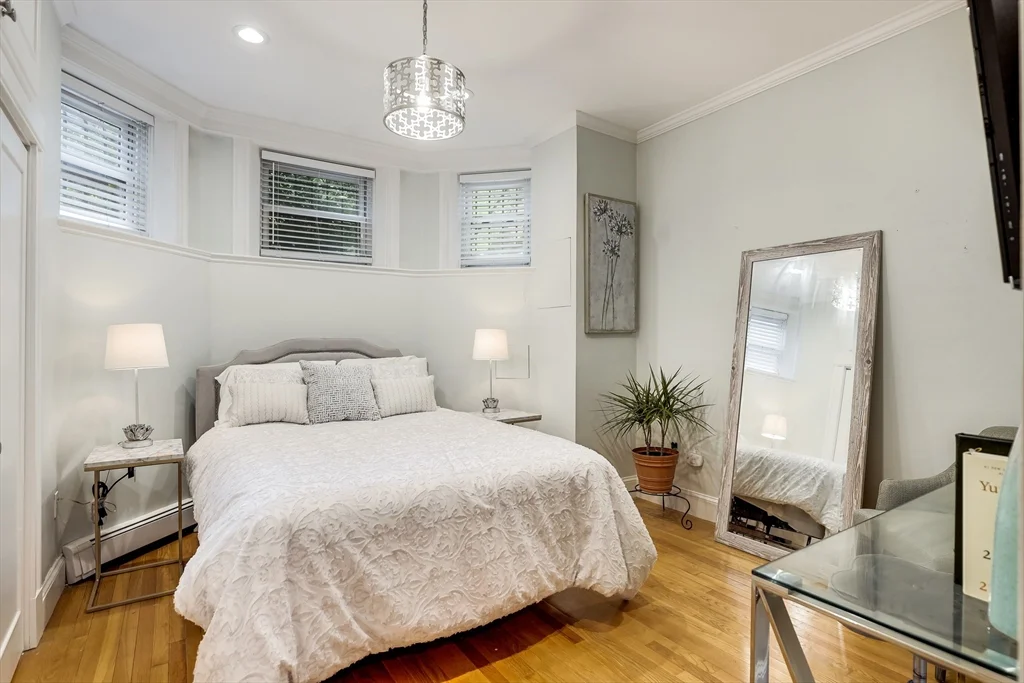 381 Marlborough St, Back Bay
