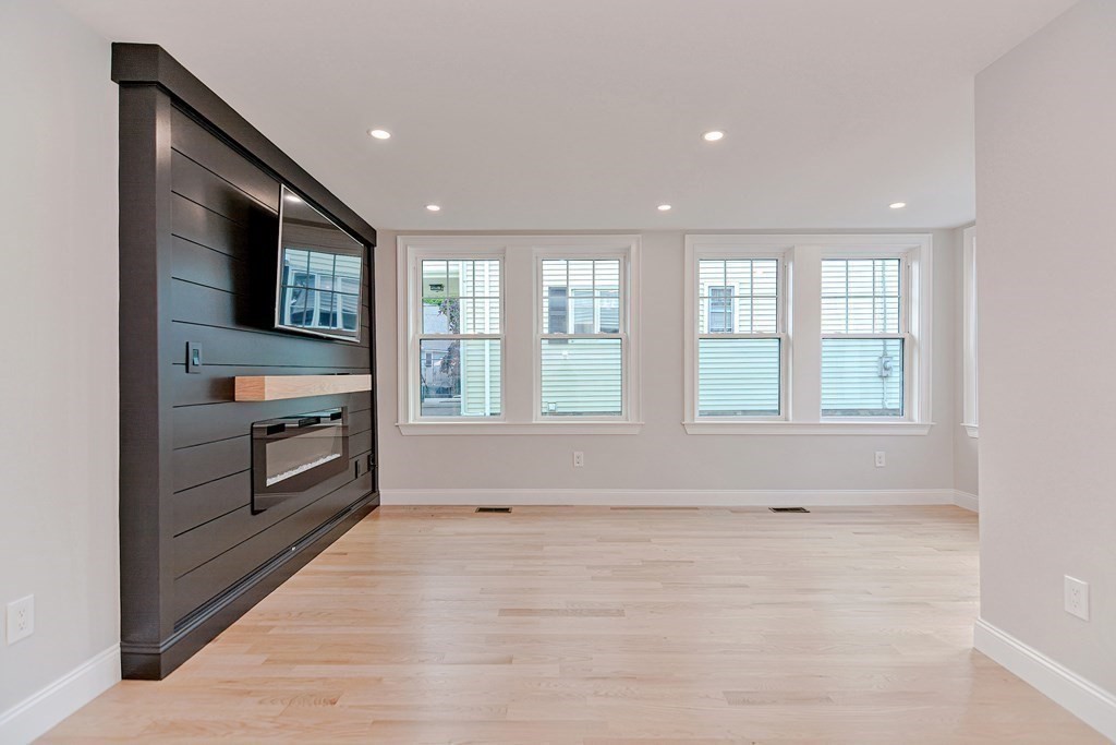 64 Crescent St, Swampscott