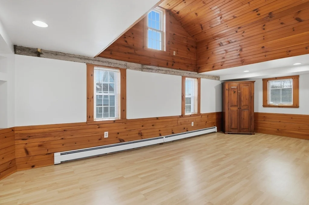 92 Main St, Hopkinton