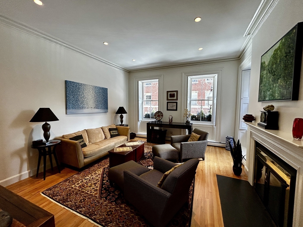 3 Walnut St, Beacon Hill