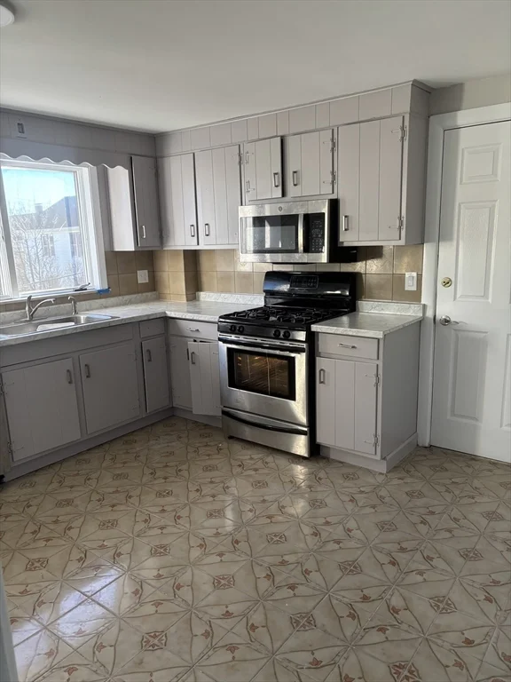 21-21a Careny St, Medford