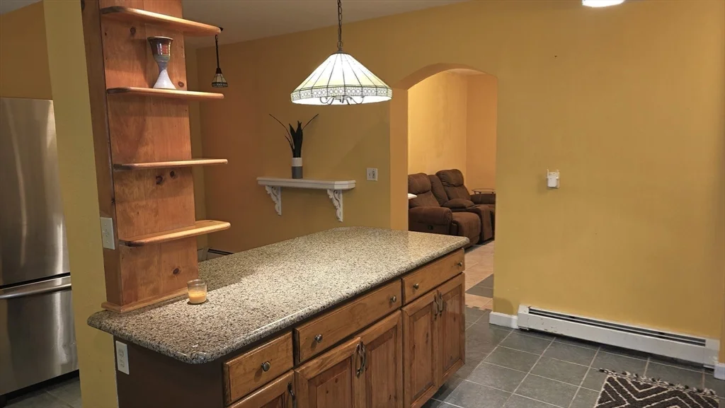 85 Burlingame, Charlton