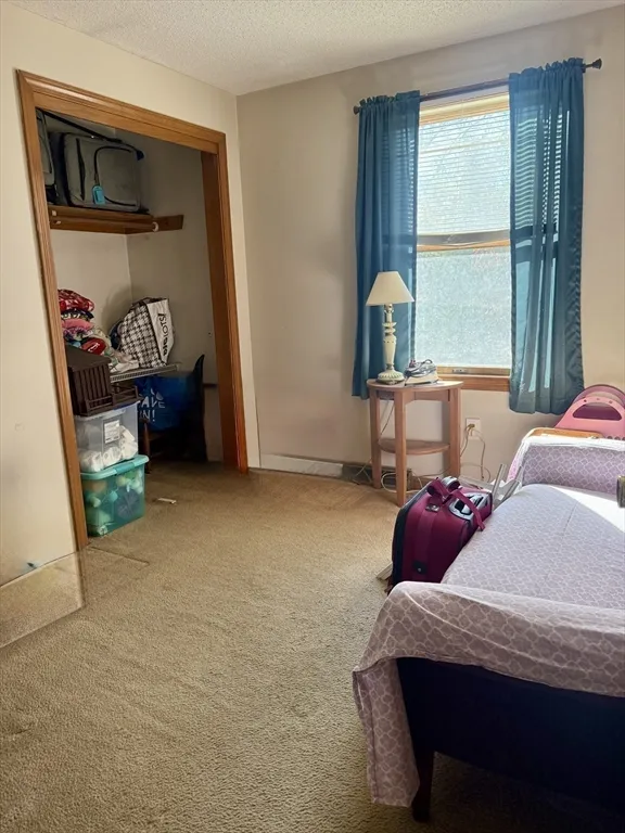 567 Mendon Rd, Attleboro