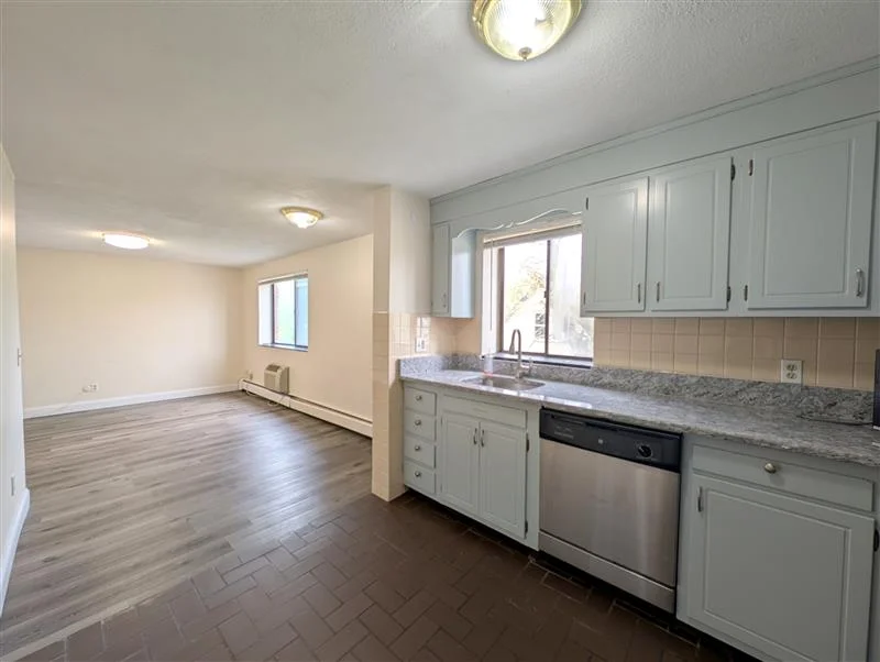 86 Newbury St, Teele Square