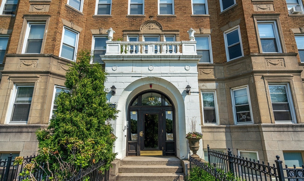 117 Park Dr, Fenway