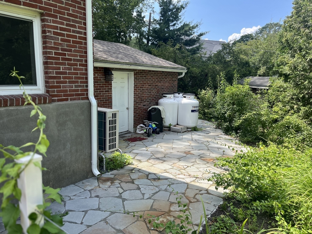 16 Foster Rd, Lexington