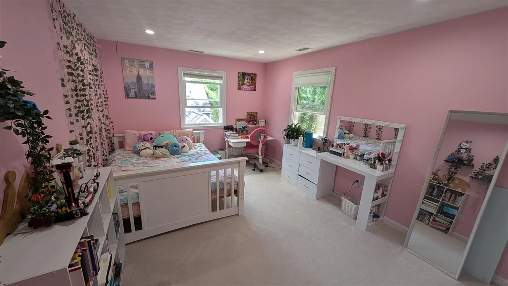 20 Winterberry Way, Bedford