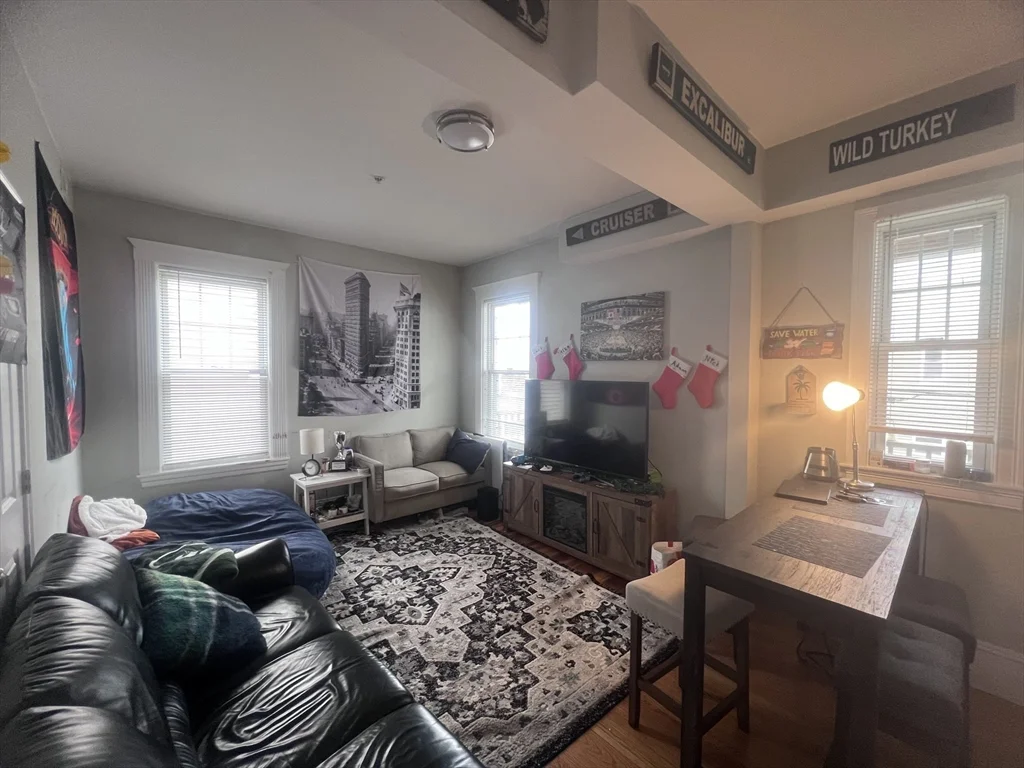 247 L St, South Boston