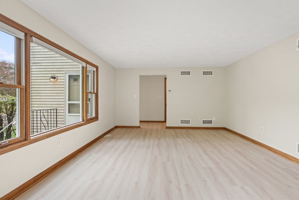 8 Candice Ct, Woburn