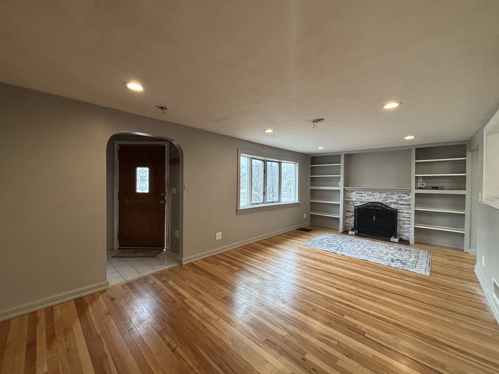 27 Evans Rd, Stoneham