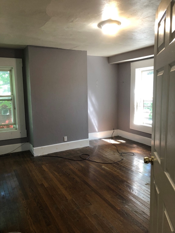 11 Akron St, Roxbury