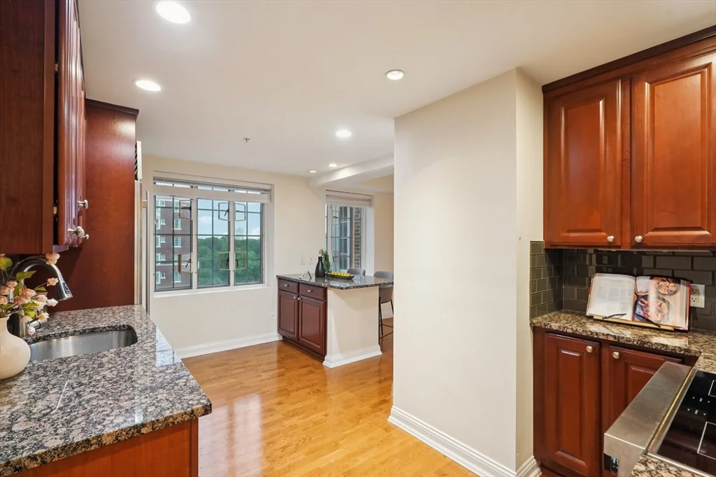 20 Chapel St, Longwood