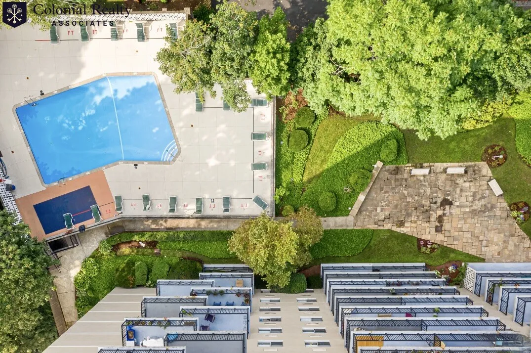 101 Monmouth St, Longwood