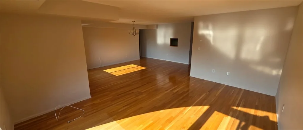 200 Ledgewood Dr, Stoneham